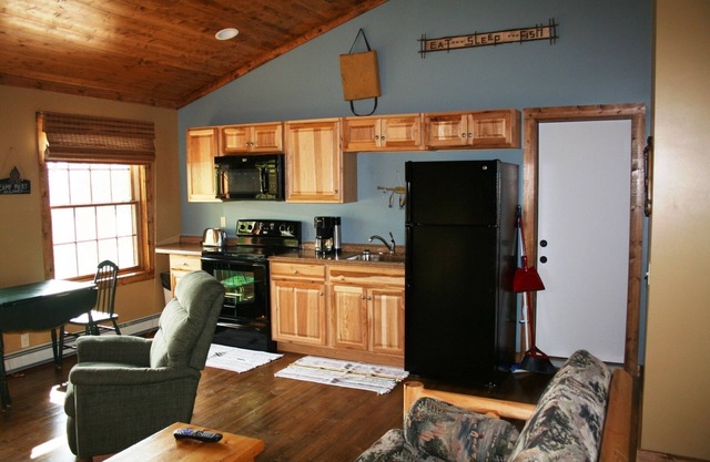 Studio Cabin-Open floor plan with full Kitchen