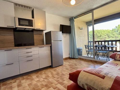 Studio cabine avec piscine, parking privé et loggia – 4 couchages, proche mer et commerces - FR-1-225-818