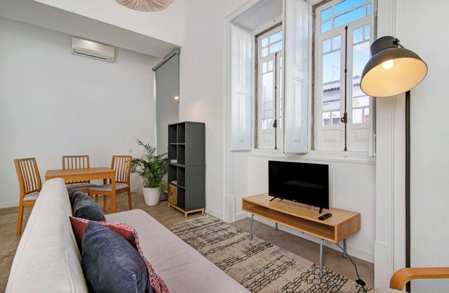 Studio 'Casa Vermelha I' mit Terrasse, WLAN und Klimaanlage