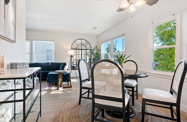 Studio City - Chic 1-bed/1-bath, pets ok, WiFi, AC - near Universal Studios