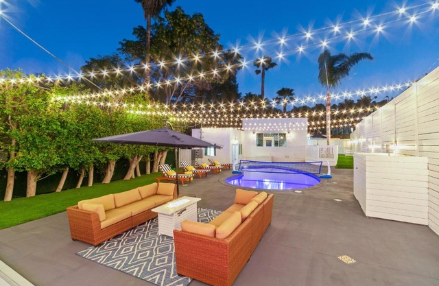 Studio City Contemporary Villa with Pool Sleeps 10