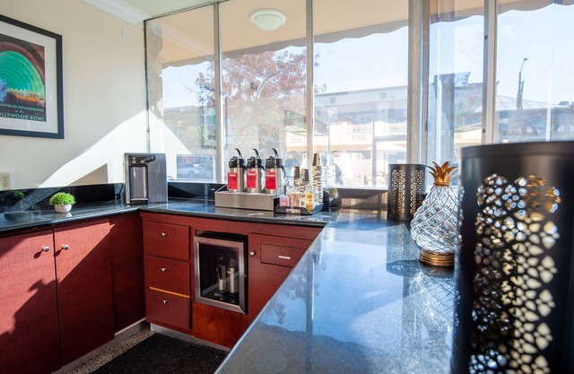 Studio City Court Yard Hotel