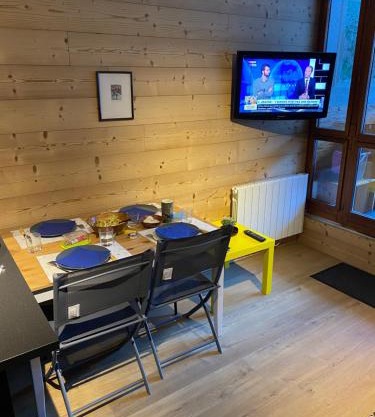 Studio Confortable style Chalet, Saint Lary Soulan centre village, 6 nuits minimum