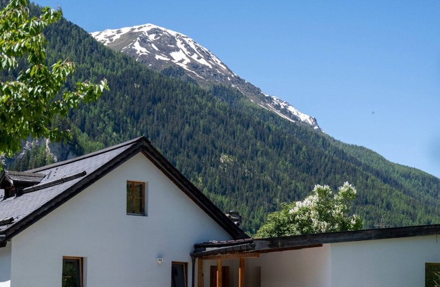 STUDIO EG MUGLIN: RENOVIERTE 1-ZIMMER-WOHNUNG IN DER EHEMALIGEN MÜHLE DES BERGDORFES ARDEZ