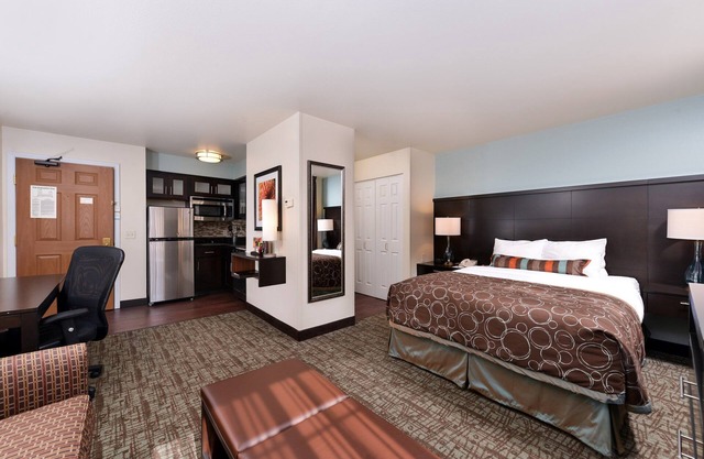 Studio | Free Breakfast + Indoor Pool + Hot Tub