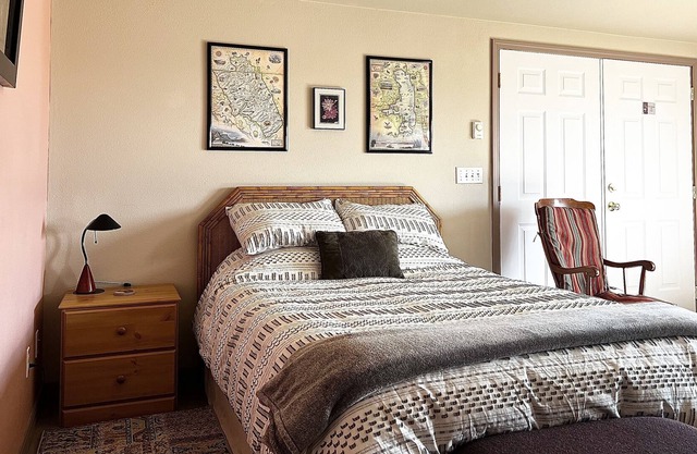 Studio-garden Apartment; near hot mineral soaks, Pet friendly!