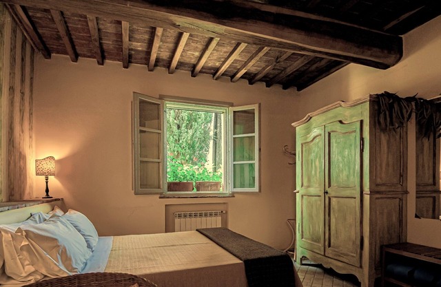 Studio 'Giù' with Shared Pool, Wi-Fi and Air Conditioning