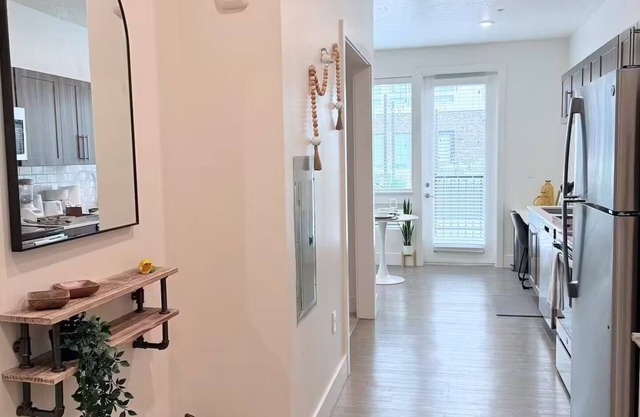 Studio in new building W/Patio+Free Parking + Pool
