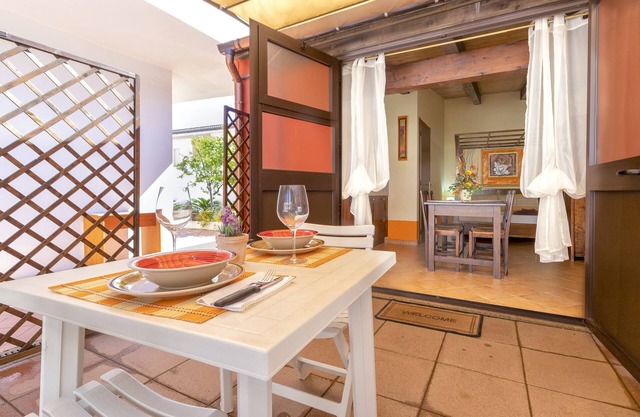 Studio 'Lo Scrigno' mit privatem Garten, WLAN und Klimaanlage