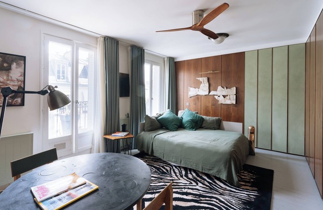 Modern Studio In Paris With Balcony