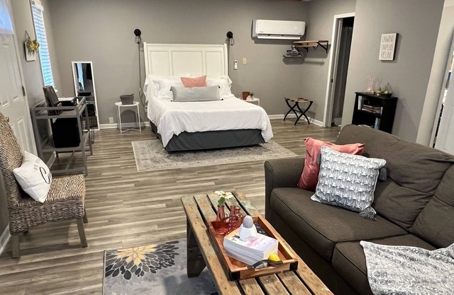 Studio M easily walk to downtown Pendleton minutes from Noblesville and Fishers