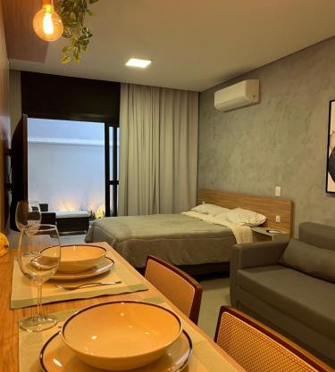 Studio moderno com piscina e academia na Liberdade