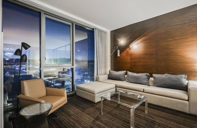 SVS: Studio at Palms Place