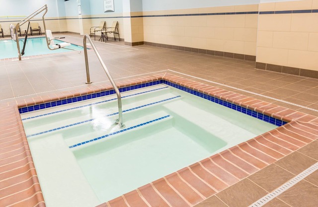 Mobilitätszugängliches Studio in der Nähe der Innenstadt mit KOSTENLOSEM Shuttle, Frühstück und Zugang zum Pool!