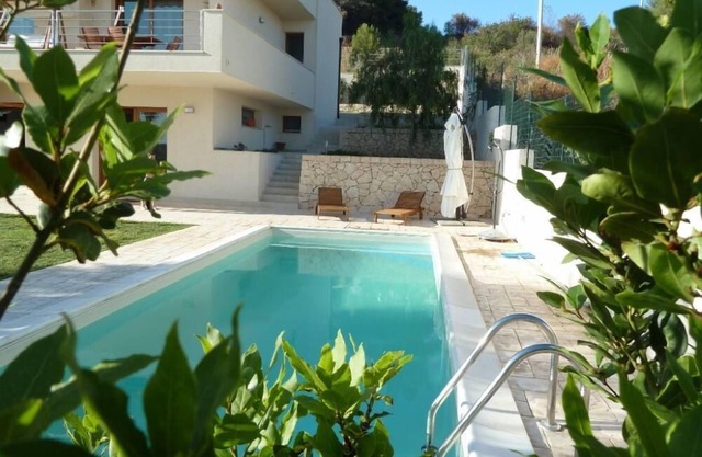 Ferienvilla mit Pool - Noto