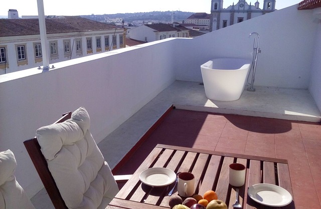 Studio on the central square with a terrace with a hot tub and excellent views.