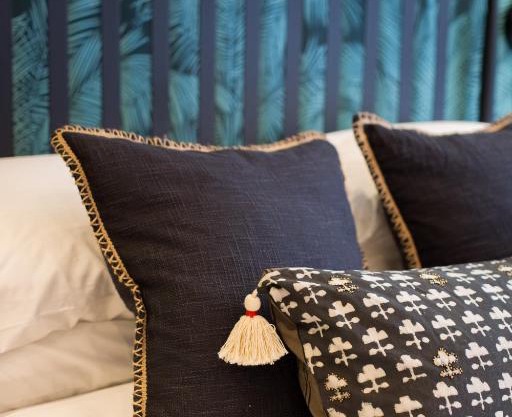 Studio Palms Steps from JeanTalon Market Full Bath by Den Stays