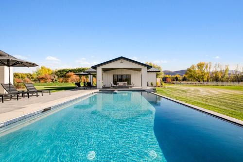 Studio Pool House by Xquisite Rentals