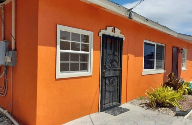 Studio - Regency Rental