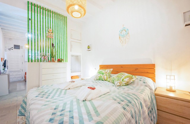 Studio 'Ronda' with Wi-Fi and Air Conditioning