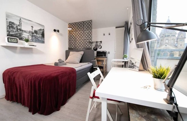 ☆ Studio Rosso | Zentral | Altstadt | Balkon|Messe