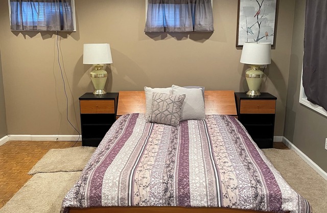 Studio, sleeps 4, patio, short drive to Ski Resort, Six Flags & concert venues