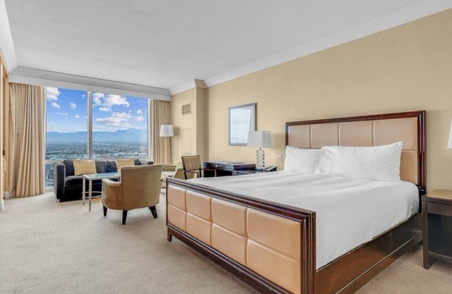 Sphere view/strip view! Walking distance to convention center and much much more