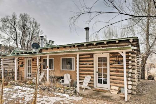 Studio-Style Log Cabin near Carson National Forest, New Mexico