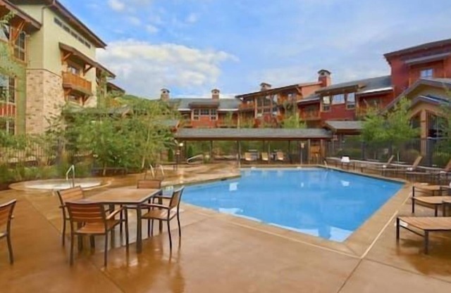 Studio Sunrise Lodge Resort & Spa Ski-In/Out, Heated Pool