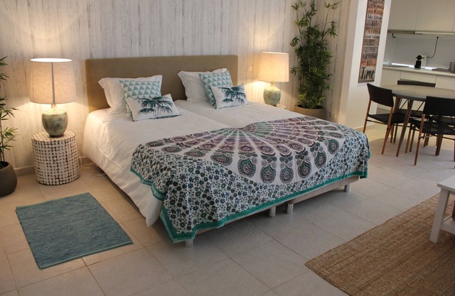 Studio Sunset Plus Sea View (2 adults + 1 child)
