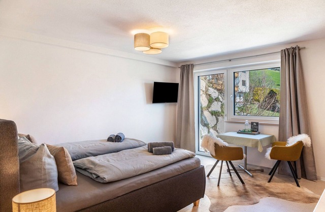 Studio 'Bärenhöhle' mit Bergblick, privater Terrasse und Wi-Fi