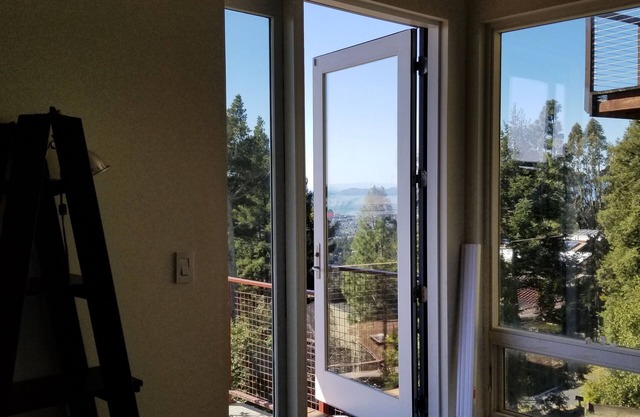 Studio @ oben auf den Oakland Hills mit herrlichem Blick.