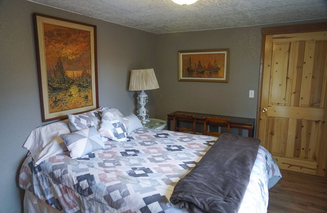 Studio W/ Panoramic View Of River - Great Value