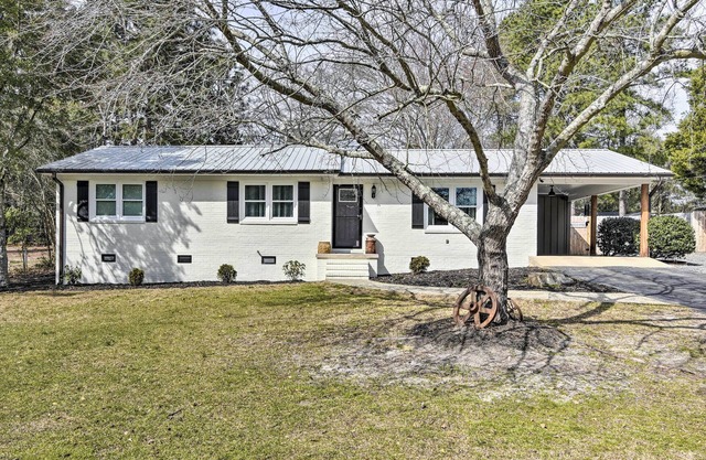 Studio w/ Patio - Walk to Hikes, Sights & Bites