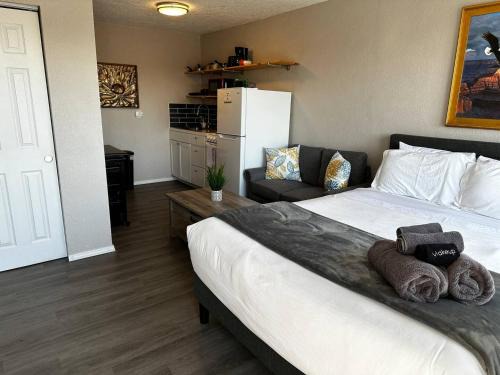 Studio Wbalcony - Near Nob Hill, Unm & Downtown