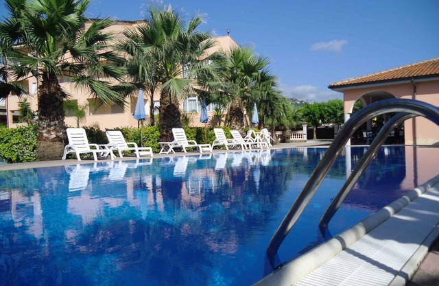 Studio with air conditioning and pool