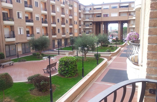 Estudio con balcón y una gran vista de Asís