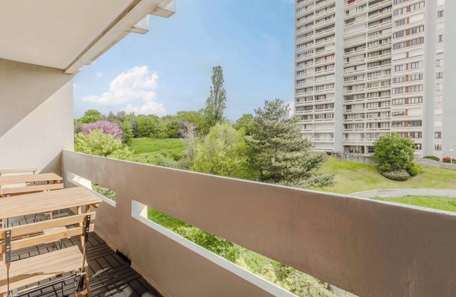 Studio with balcony near Paris