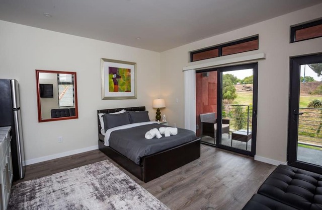 Studio with Beautiful View next to Downtown