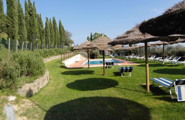 Studio mit eigenem Garten und Aussenpool