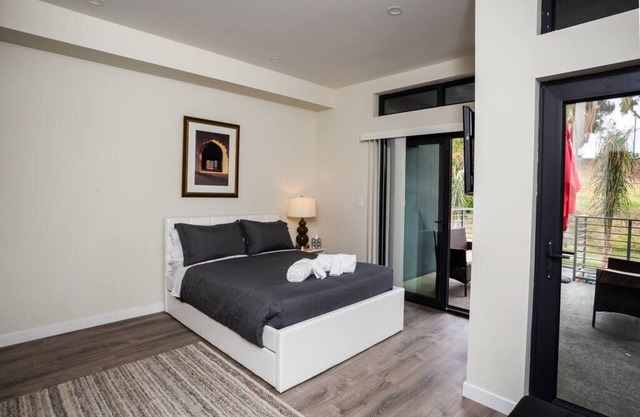 Studio with Large Balcony- San Diego Gateway