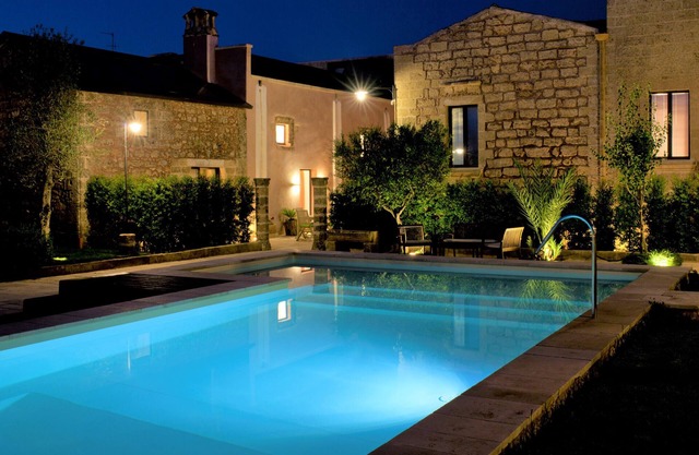 Studio mit XL-Pool im malerischen Städtchen Patù (F)
