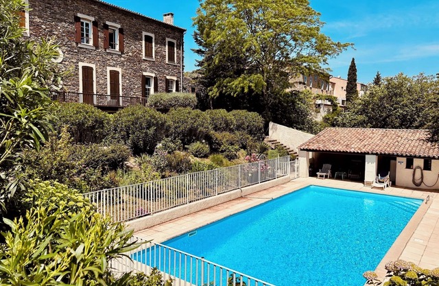 Studio with pool and tennis court just a few kilometers from the Côte d'Azur beaches