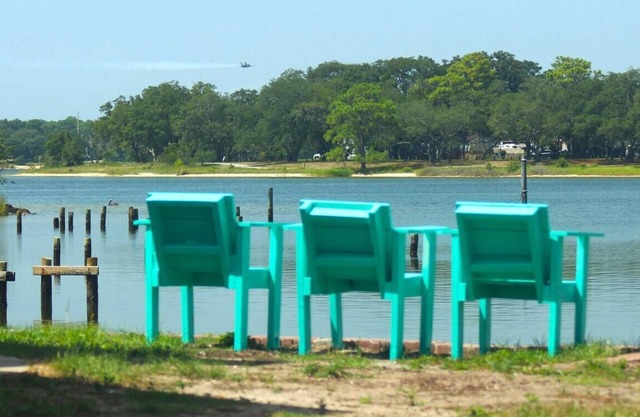 Studio with Private Beach on Bayou Grandenn