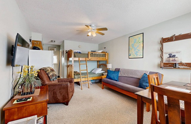 Studio-Apartment mit geteiltem Dock und herrlichem Blick auf den Moosehead Lake / Mt. Kineo!