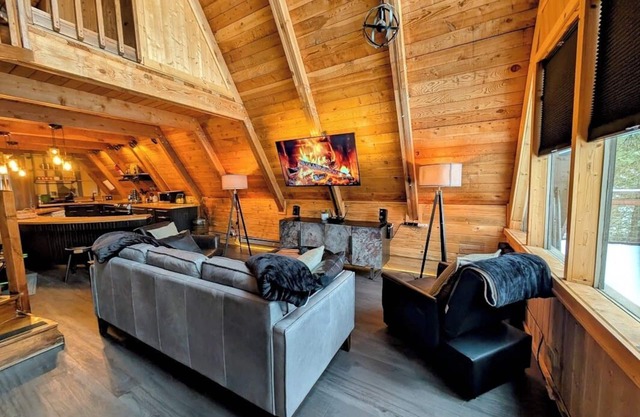 STUGÄ cabin, walk 2 hot spring's pool & food