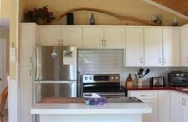 Stukely Cottage with Private Beach Access