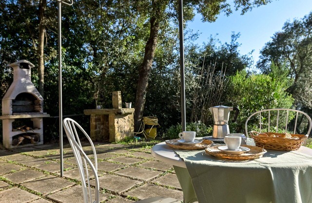Wunderbares alleinstehendes Ferienhaus für 6 Leute mit W-LAN, Innenhof und Parkplatz