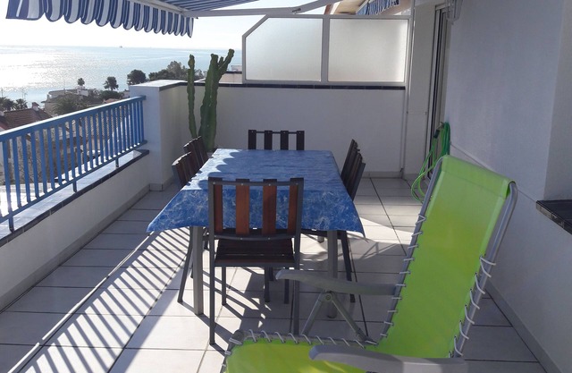 Atemberaubende Aussicht auf das Meer und den Hafen, kostenloses WLAN, Klimaanlage, max 4 Personen