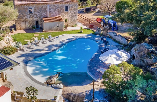 Alleinstehendes Ferienhaus mit Klimaanlage, privatem Pool, W-LAN, TV, Innenhof, Parkplatz